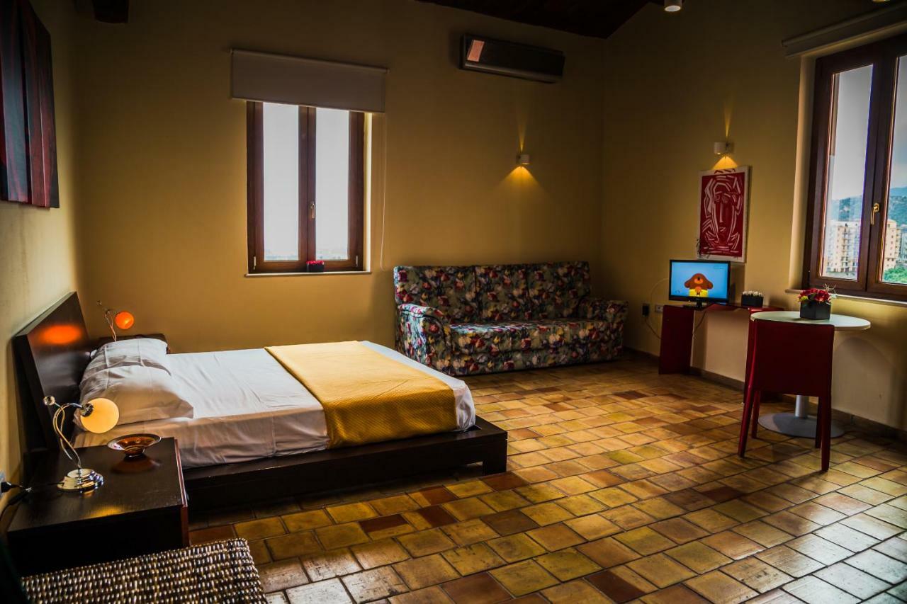Relais Hotel Palazzo Castriota คอริเลียโน กาลาโบร ภายนอก รูปภาพ