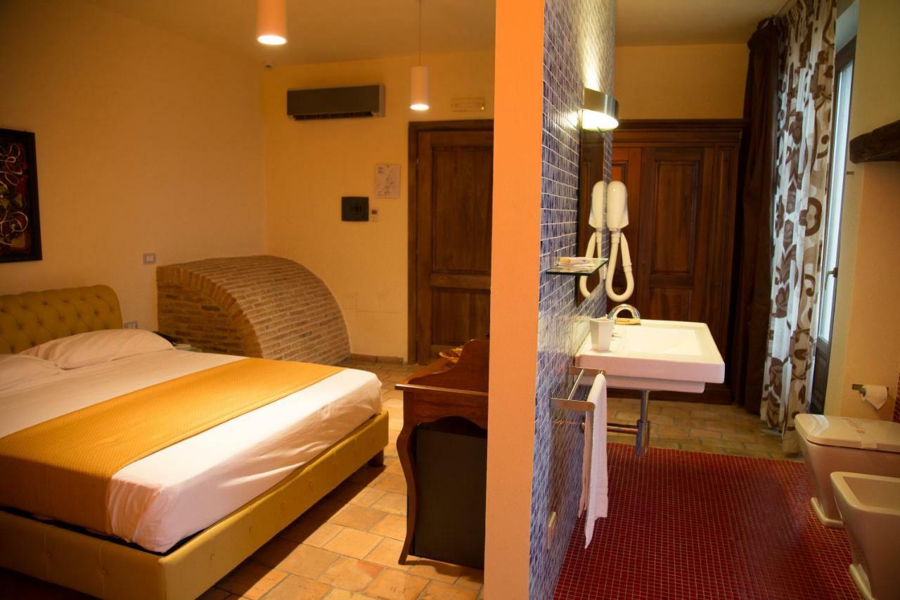 Relais Hotel Palazzo Castriota คอริเลียโน กาลาโบร ภายนอก รูปภาพ