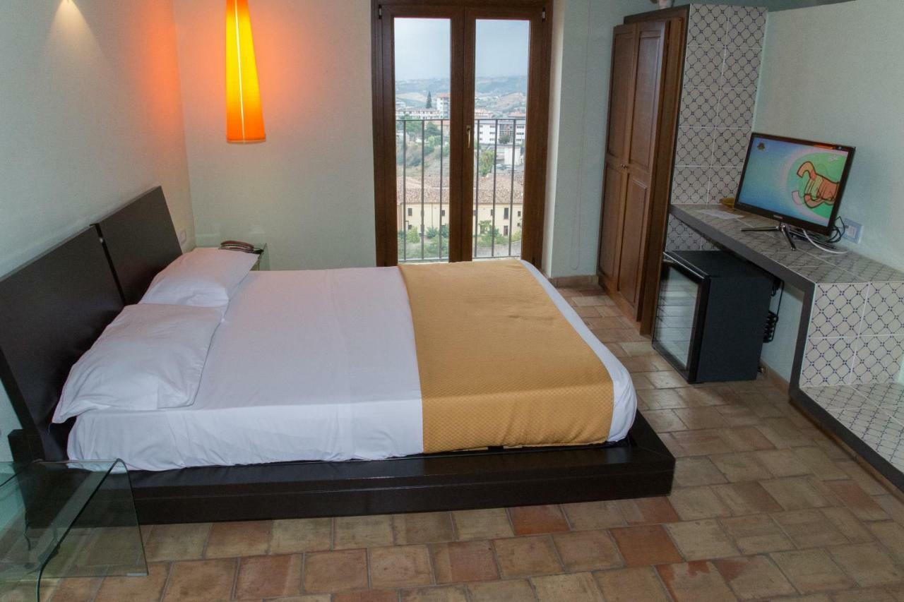 Relais Hotel Palazzo Castriota คอริเลียโน กาลาโบร ภายนอก รูปภาพ