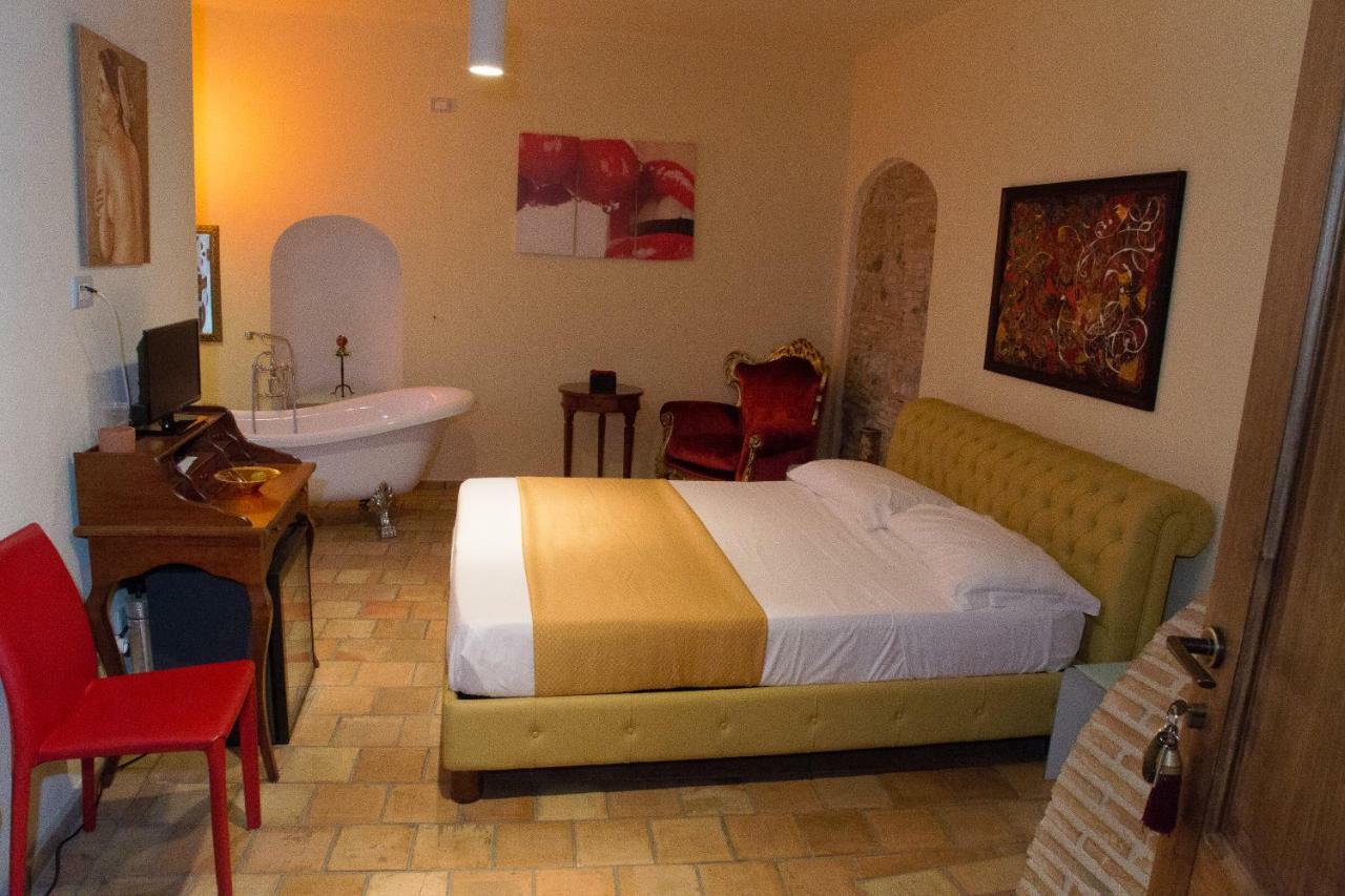 Relais Hotel Palazzo Castriota คอริเลียโน กาลาโบร ภายนอก รูปภาพ
