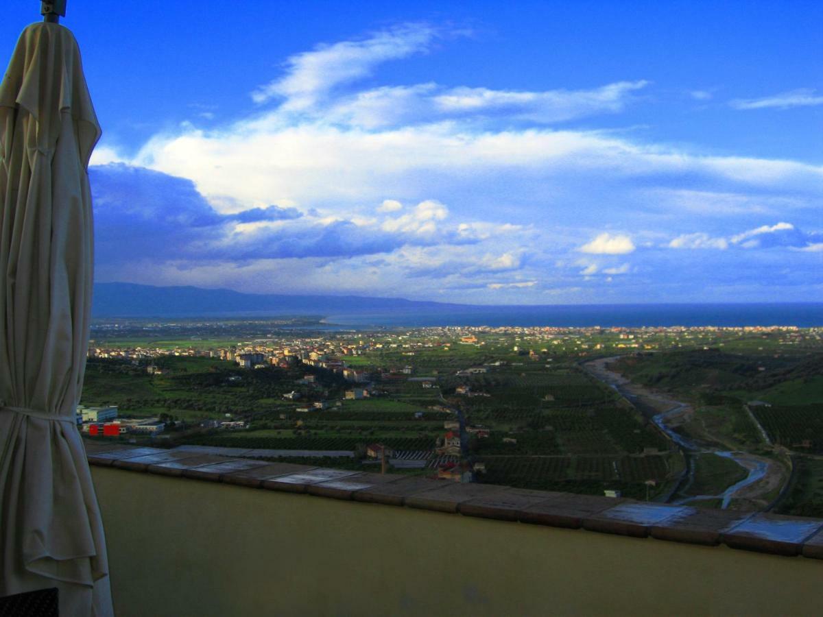 Relais Hotel Palazzo Castriota คอริเลียโน กาลาโบร ภายนอก รูปภาพ