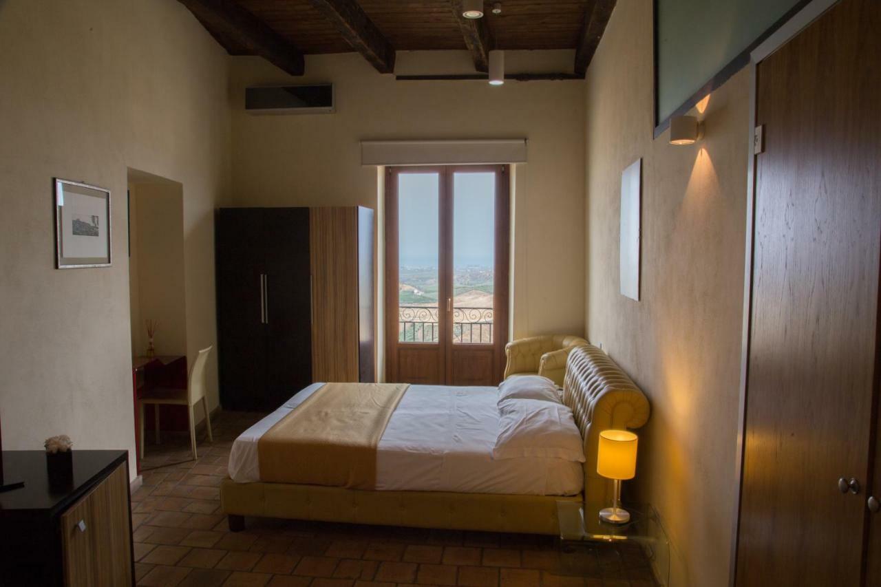 Relais Hotel Palazzo Castriota คอริเลียโน กาลาโบร ภายนอก รูปภาพ